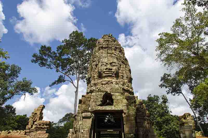 45 - Camboya - Angkor - ciudad de Angkor Thom - puerta de entrada